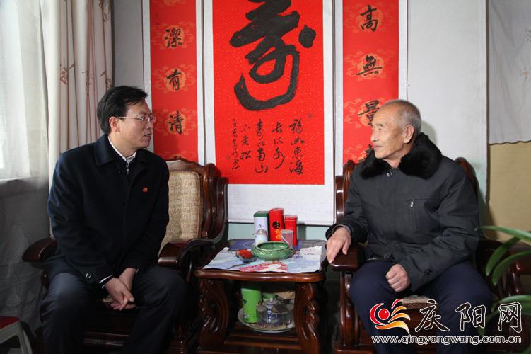 贠建民看望慰问老干部劳模和困难职工