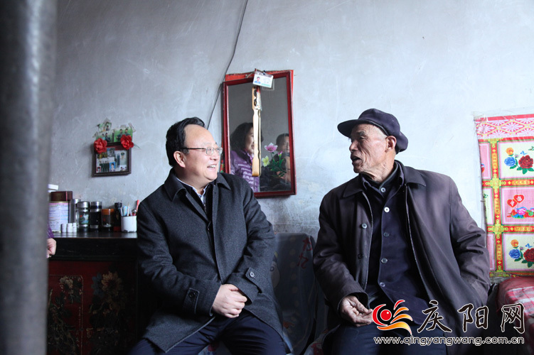 李银赴正宁慰问老党员和困难群众