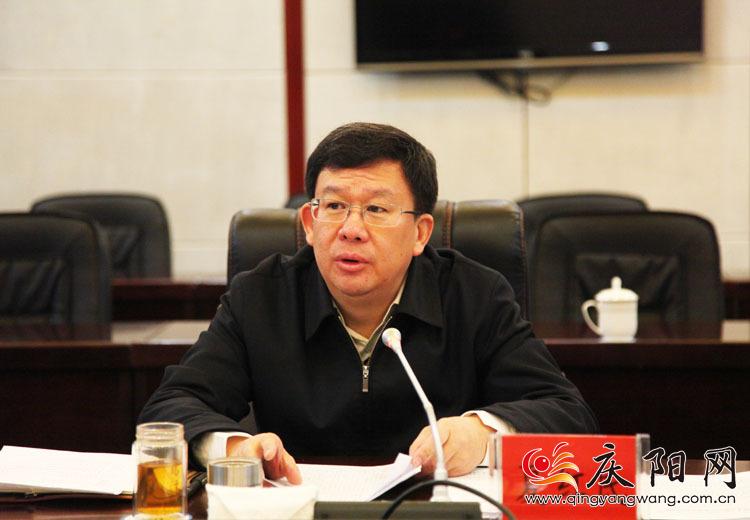 贠建民主持召开市委常委班子民主生活会