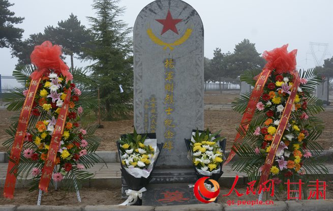 【人民网 】纪念碑前怀烈士 烈士陵园祭忠魂