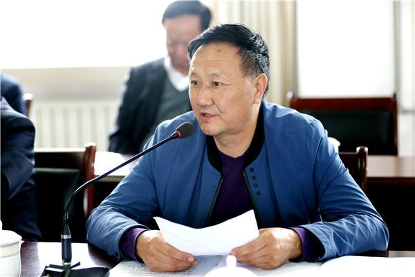 市文化馆副研究馆员,市音协常务理事 杨晓平