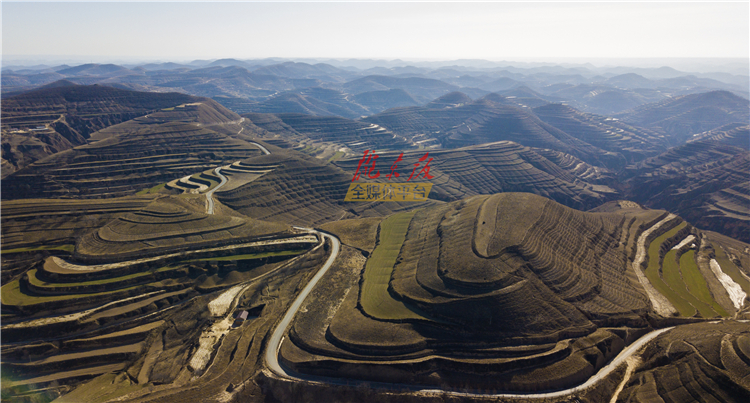 庆阳网讯(记者 李卿 何海峰 范亮 )山大沟深,是环县留给人的第一印象