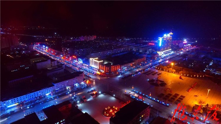 合水县夜景 通讯员 王维