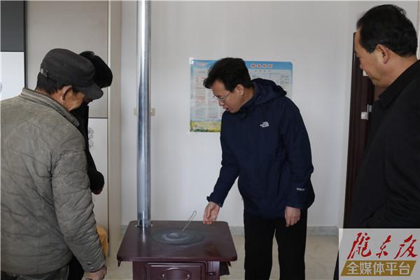 贠建民：加快重点项目建设 促进群众稳定增收 坚决打赢打好脱贫攻坚战