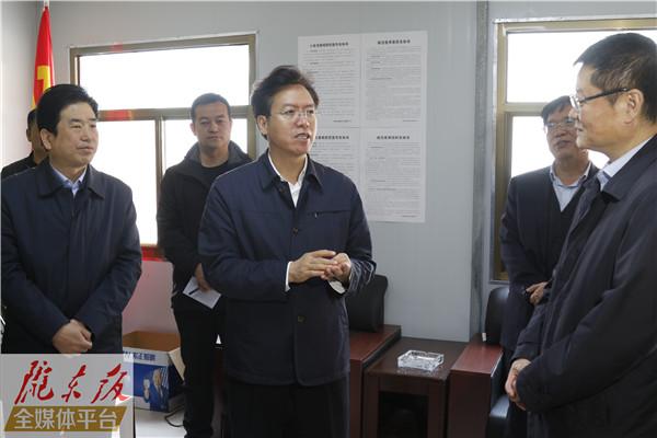 贠建民：突出扶贫抓产业 围绕产业抓项目 高质量高效率推动县域经济发展