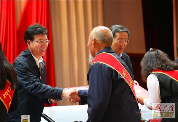 贠建民在庆阳市创建全国文明城市工作会议上强调 切实增强全国文明城市创建工作的自觉性和主动性 努力实现创建全国文明城市打赢脱贫攻坚战双丰收