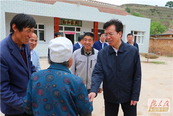 贠建民在镇原县督查脱贫攻坚扫黑除恶专项斗争和中省环保督察反馈问题整改工作