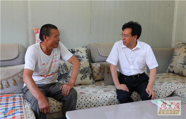 贠建民赴镇原县暗访督查脱贫攻坚工作