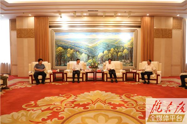 庆阳市委市政府与天津市工商联民营企业家代表团举行座谈