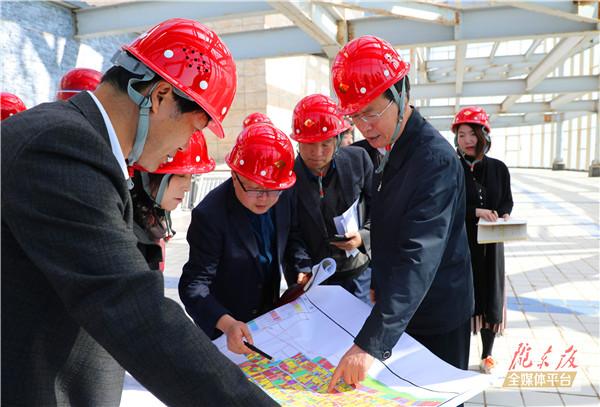贠建民在西峰城区调研城市规划工作时强调 不断提升城市形象品位和市民生活品质