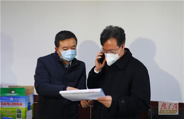 贠建民在合水县暗访检查新型冠状病毒感染的肺炎疫情防控工作时强调 落实联防联控措施筑牢疫情防控防线 坚决维护人民群众生命安全身体健康