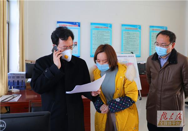 贠建民在庆城县暗访检查新型冠状病毒感染的肺炎疫情防控工作时强调 以最严要求和最实举措做好防控工作 坚决打赢疫情防控阻击战