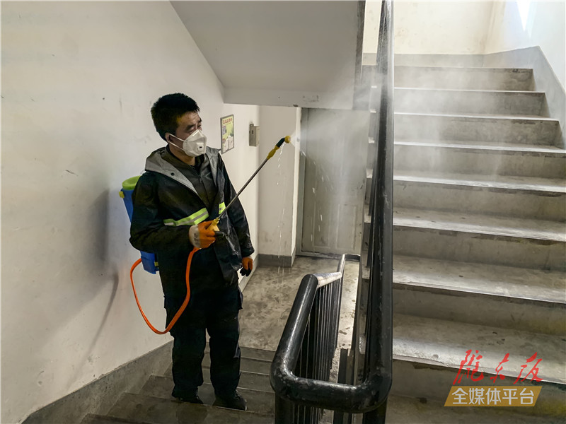 西峰城区住宅小区:严防死守 阻击疫情
