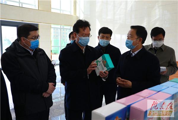 贠建民在镇原县调研项目建设和企业复工复产情况时强调 毫不松懈抓好疫情防控有力有序推进复工复产 奋力夺取疫情防控和经济社会发展“双胜利”