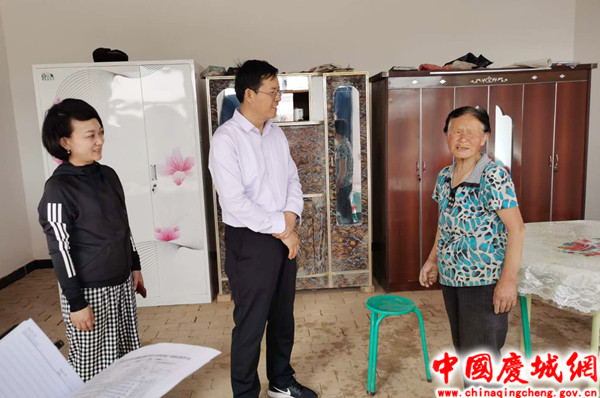 姚振杰督查高楼镇脱贫攻坚工作