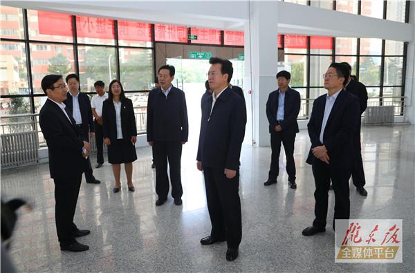 贠建民在西峰城区调研教育工作时强调 始终坚持教育优先发展战略 强化举措提升教育教学质量