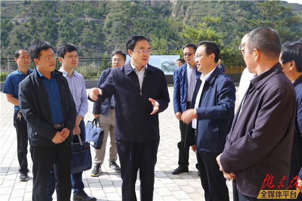 中央党史和文献研究院办公厅主任王全春一同调研.