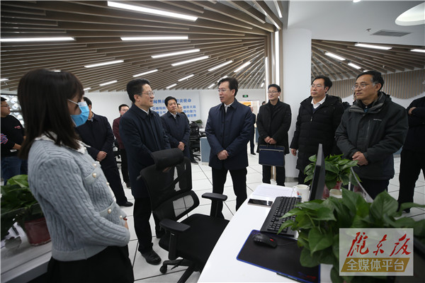 贠建民在陇东报社和庆阳广播电视台调研时强调 坚持守正创新 推进媒体融合 为庆阳经济社会发展凝聚共识汇聚合力