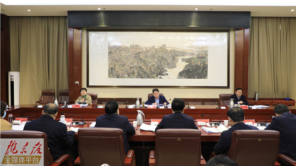卢小亨指导镇原县委常委会班子民主生活会