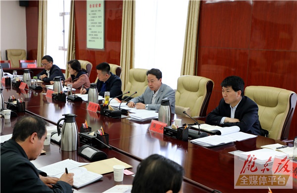 卢小亨主持召开庆阳市政府党组（扩大）会议暨理论学习中心组学习会议