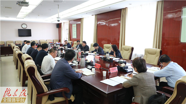 庆阳市政府党组（扩大）会议暨理论学习中心组学习会议召开
