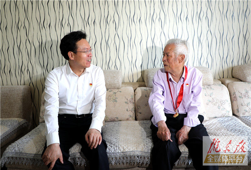 贠建民开展“七一”走访慰问活动 向全市广大党员致以节日祝福和诚挚慰问
