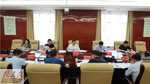 卢小亨主持召开庆阳市政府党组（扩大）会议暨理论学习中心组学习会议