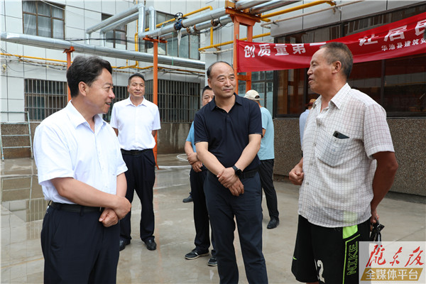 卢小亨在西峰城区调研城市更新行动和海绵城市建设工作