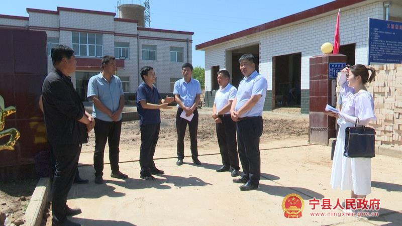 宁县宁县委常委,副县长韩志杰一同督查.