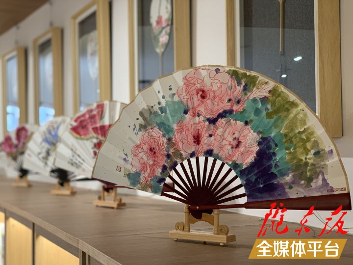 贺也频扇面中国画作品展开展