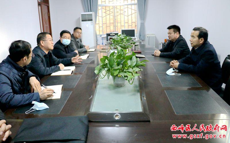 王娜 耿洋洋)11月27日,西峰区委副书记,政府区长魏凯选先后深入庆化