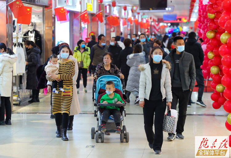 【摄影报道】从白天到黑夜，这座城市活力无限