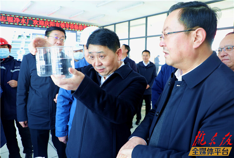 周继军检查春节期间安全生产和市场供应等工作看望慰问