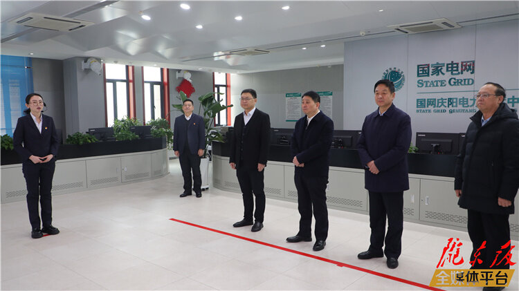 周继军检查春节期间安全生产和市场供应等工作看望慰问
