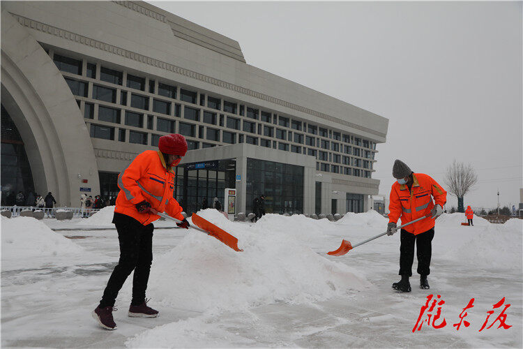 战风雪斗严寒，庆阳多部门除雪保畅通