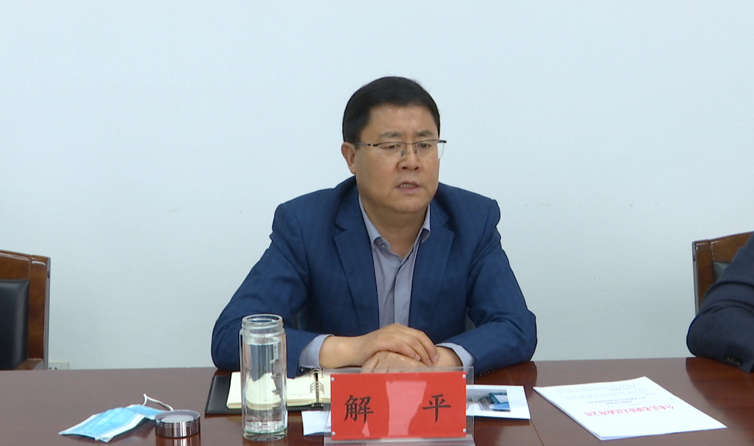 "信访接待日 合水县委书记解平零距离听民声,知民