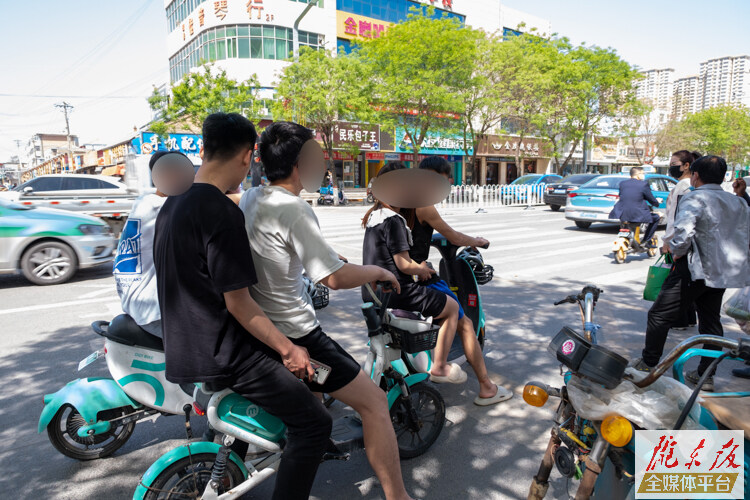 【创建全国文明城市“曝光台”】超载、不戴头盔、接打电话……这些骑行坏习惯得改！