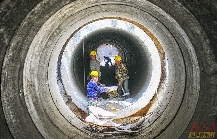 【摄影报道】西峰区小崆峒雨水下塬排放工程有序推进