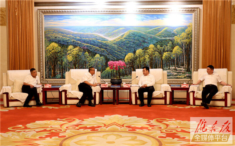 黄泽元周继军与香港铜锣湾集团西北区域总裁刘会海一行座谈