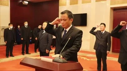 【陇东报视频】庆阳市五届人大二次会议举行宪法宣誓仪式