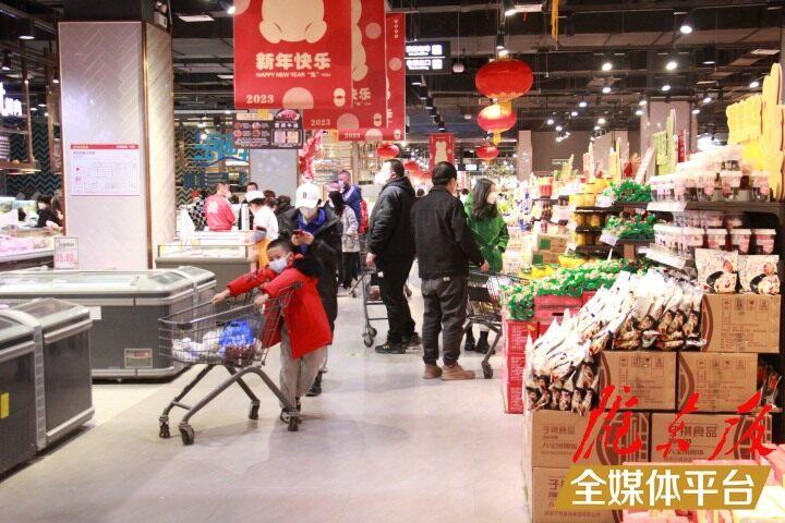 西峰城区“烟火气”渐浓 商超菜市场逐渐恢复正常