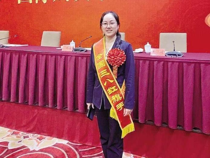 倾情只为半边天——记全国三八红旗手房睿