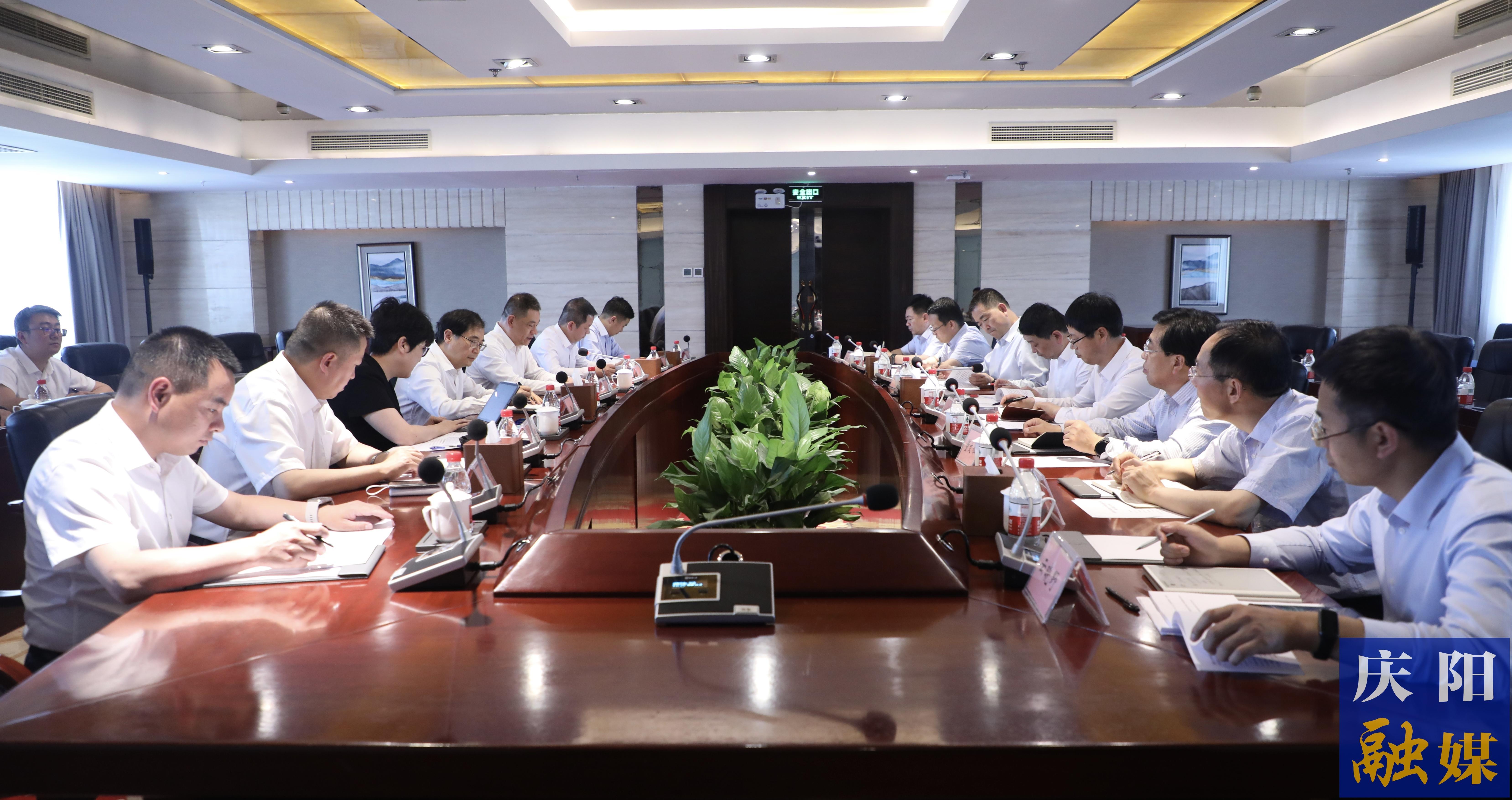 周继军与中国移动通信集团副总经理赵大春在京座谈
