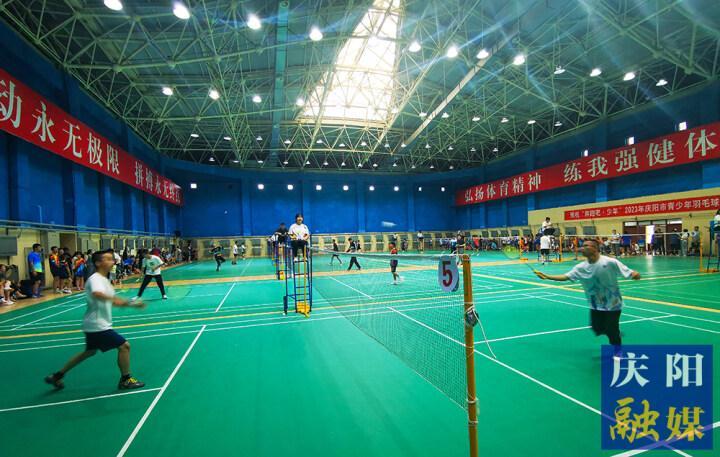 【摄影报道】“奔跑吧·少年”2023年庆阳市青少年羽毛球锦标赛开赛