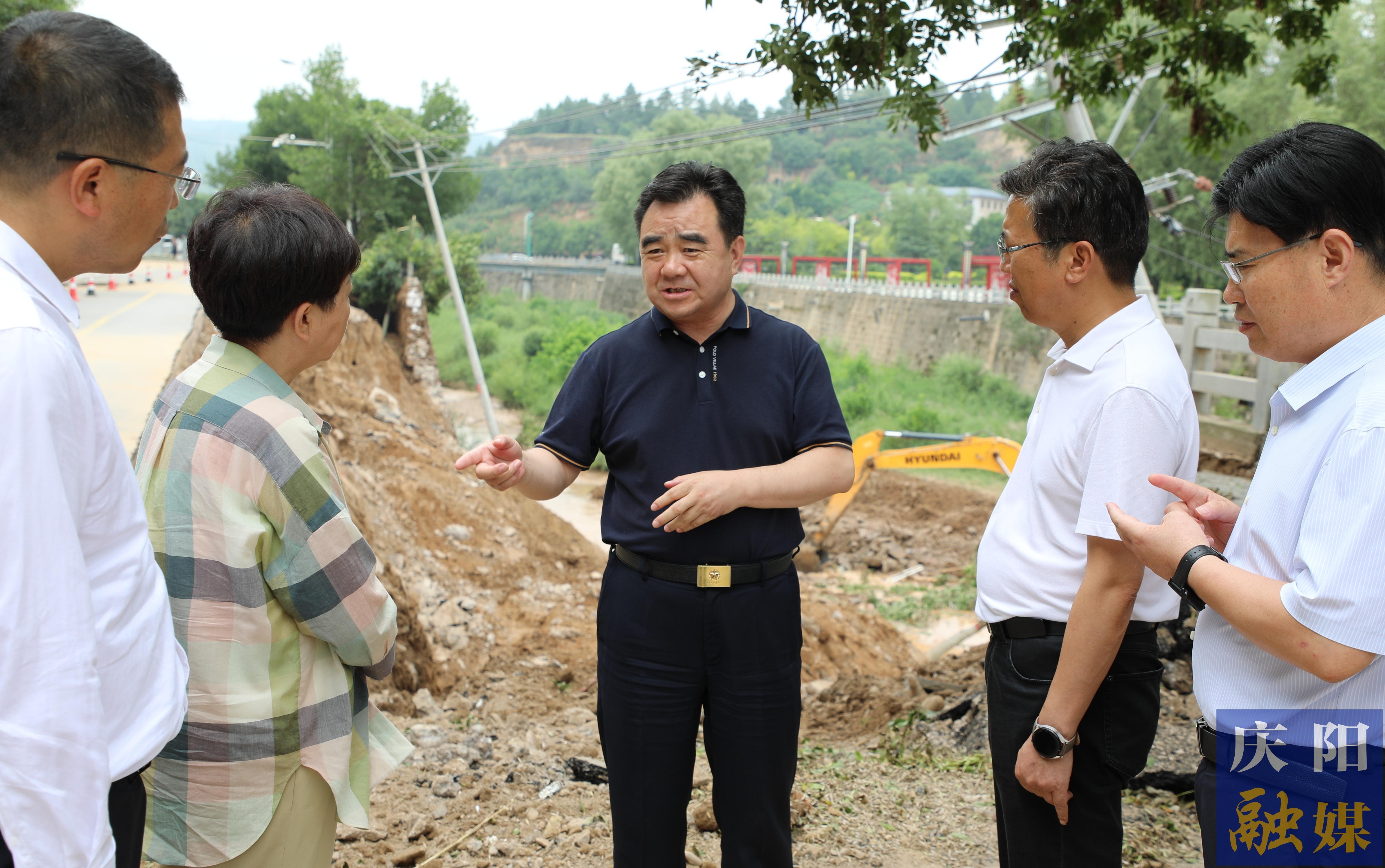 黄泽元在宁县调研察看雨后受灾和救灾工作时强调 最大限度降低洪涝灾害损失 尽快恢复群众生产生活秩序