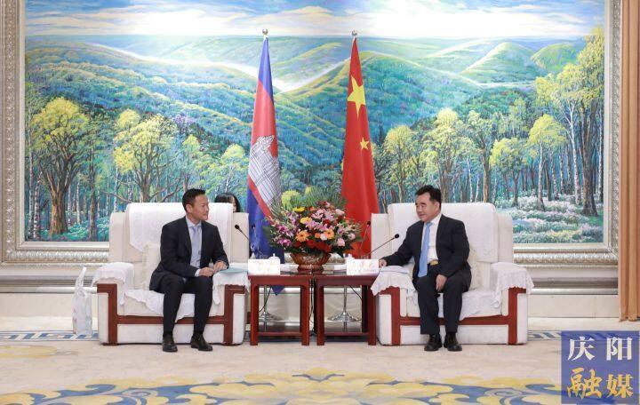 黄泽元会见柬埔寨驻西安总领事兴波