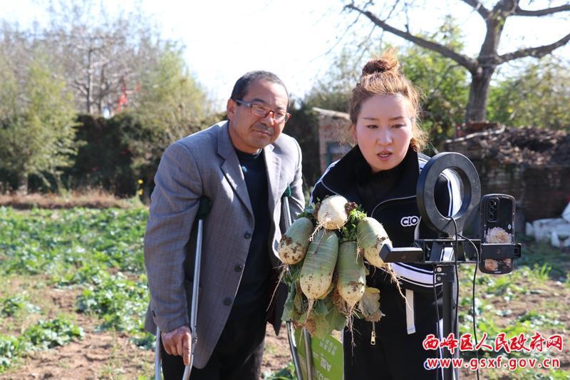 张晓霞：助农主播“播种”生活新希望