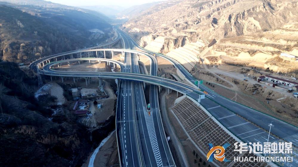 华池县首条高速公路——打庆高速今日通车