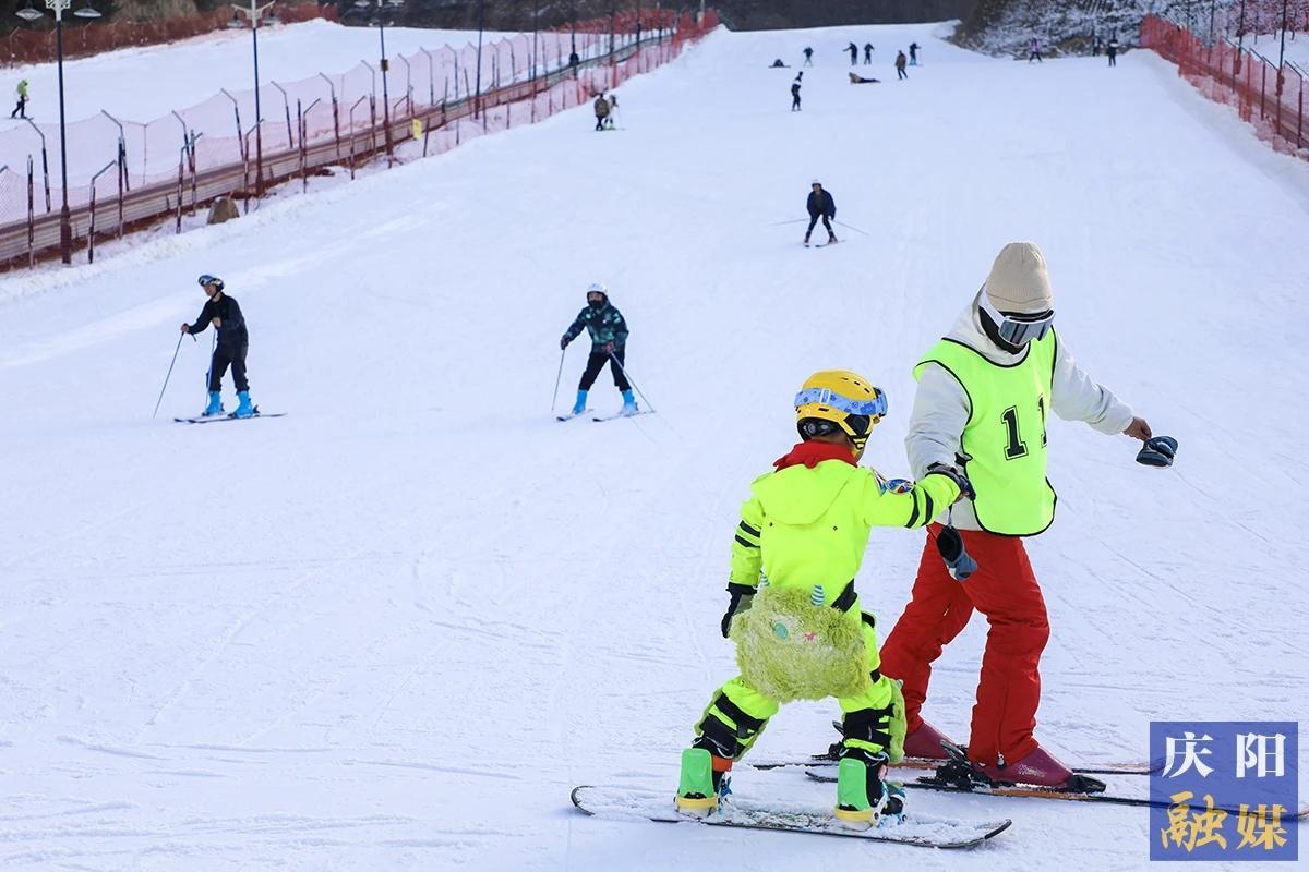 西峰区“冰雪+”激活冬季旅游市场