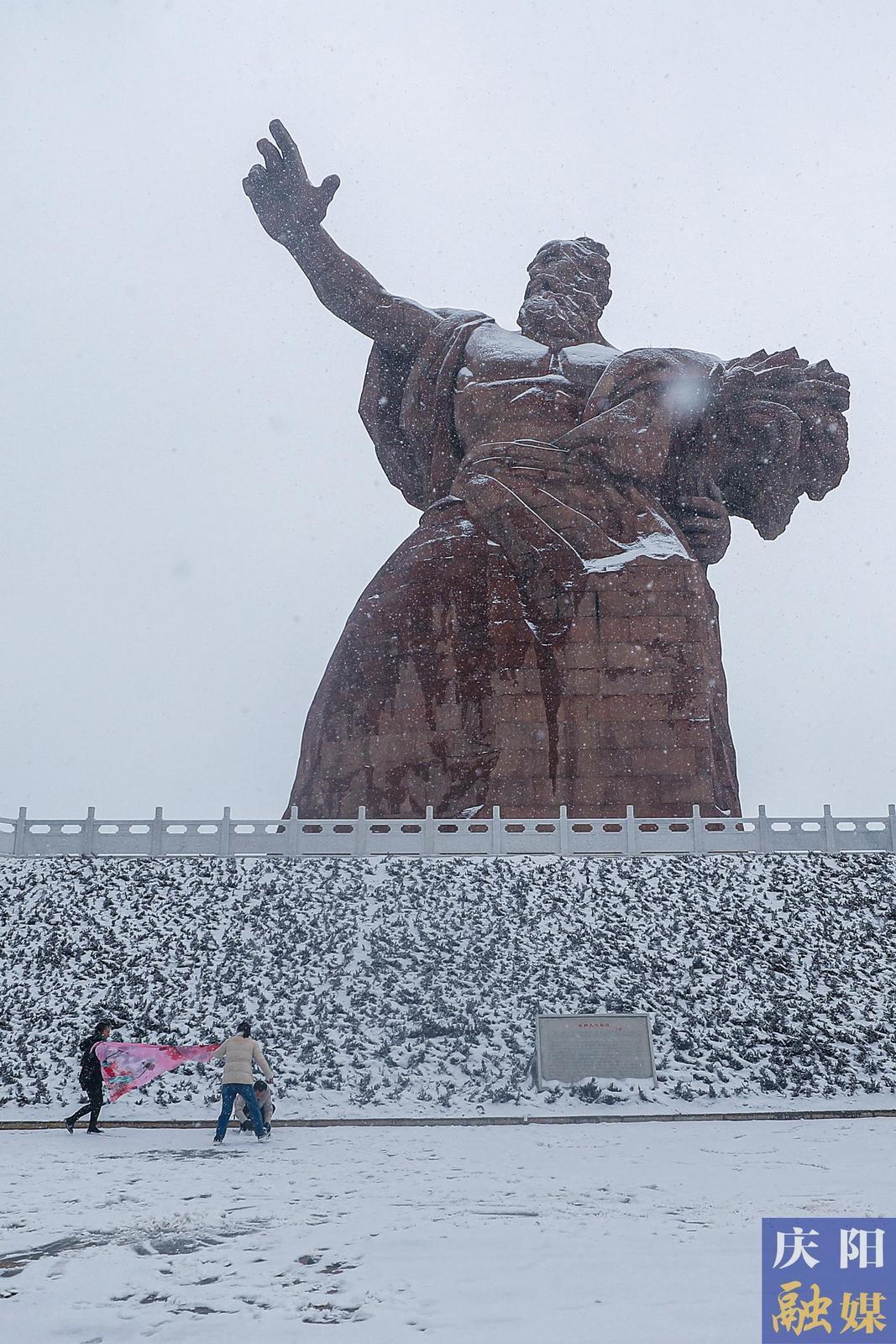 【大美庆阳】西峰区周祖广场雪景